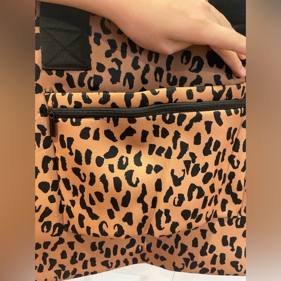 neoprene leopard tote/travel bag - Picture 5 of 7